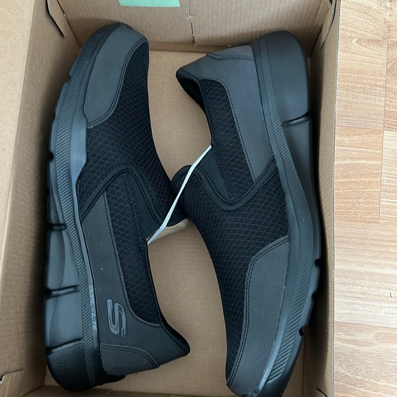 Skechers Men’s Slip-On - Picture 3 of 15